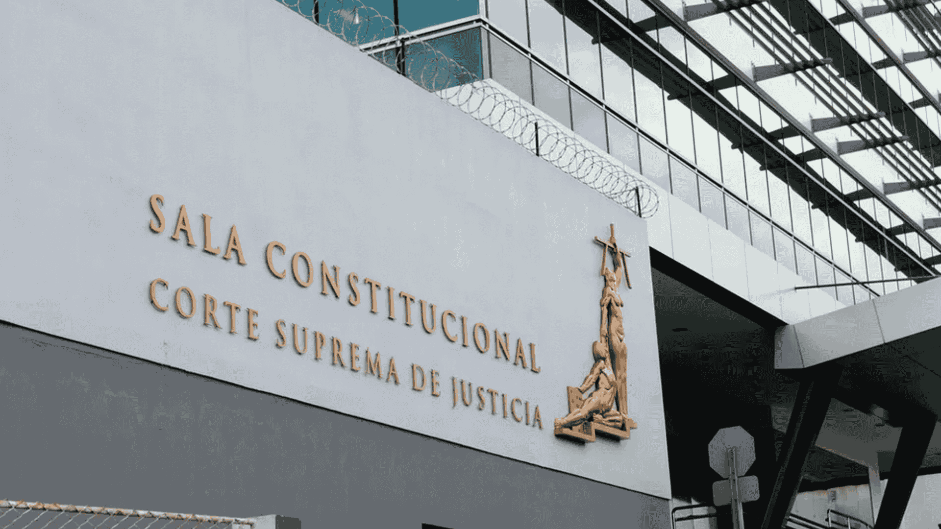¿Qué recursos se presentan en la Sala Constitucional y cuándo se deben presentar?