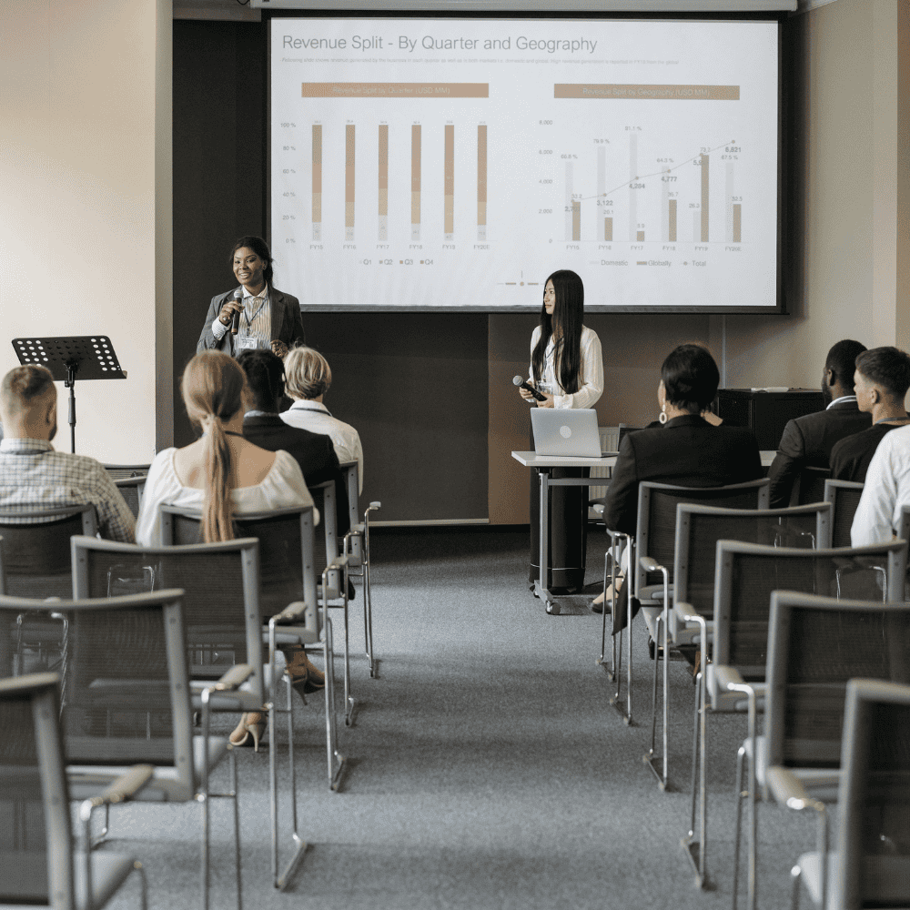 Los hábitos, más que los estudios y habilidades, permiten crecer profesionalmente, afirma periodista tica que trabaja en Londres