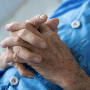 ¿Es suficiente la cárcel para frenar el abandono de adultos mayores en Costa Rica?